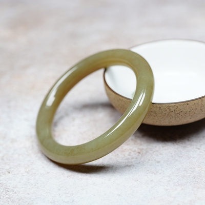 天然新疆且末料和田玉糖玉圆条手镯 3951圈口55.5