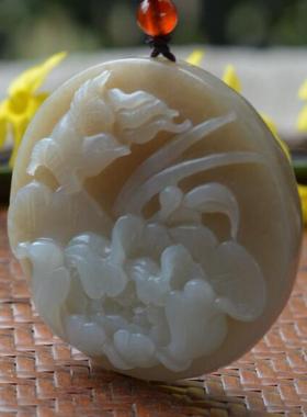 重工收藏。天然老俄料和田玉苏工牡丹花大圆牌吊坠 配证书 60113