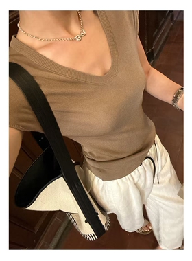 新品U型领上衣百搭显瘦气质款洋气修身显瘦针织打底衫精品