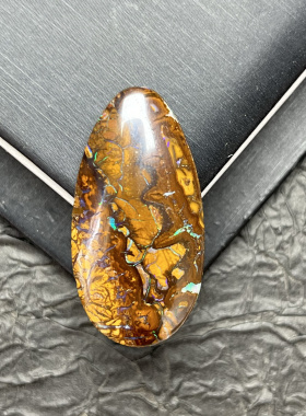 双面彩虹光火彩，天然澳洲铁欧泊无事牌挂坠39.8*20*7.6mm9.8克，