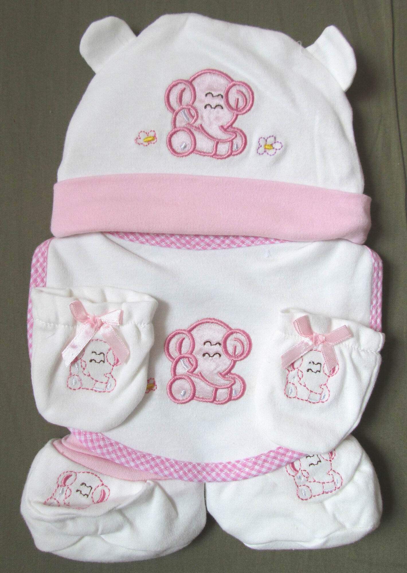 Coffret cadeau pour bébé - Vêtements + Chaussures - Ref 1960011 Image 1