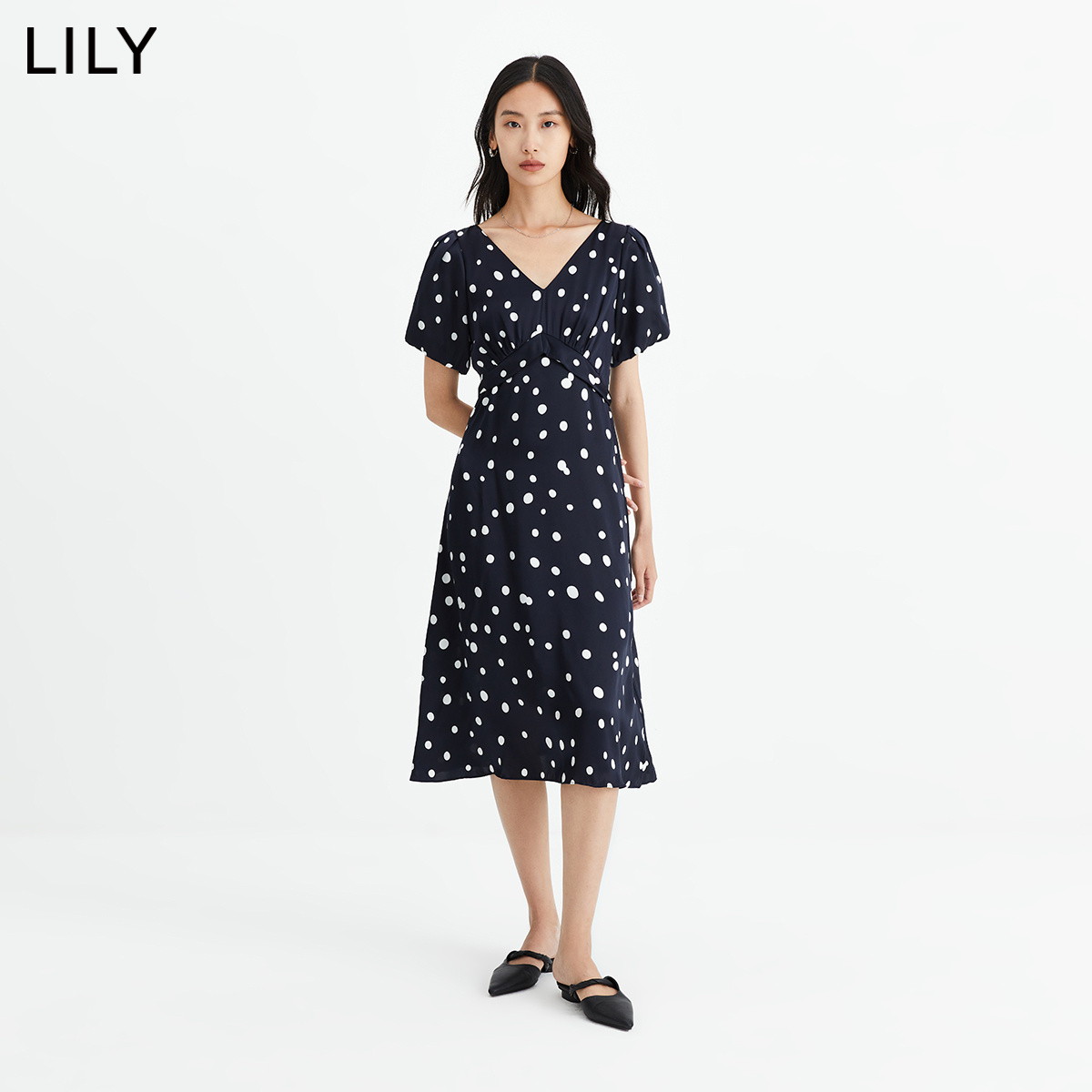 【商场同款】LILY2023夏新款女装垂坠桑蚕丝浪漫泡泡袖V领连衣裙