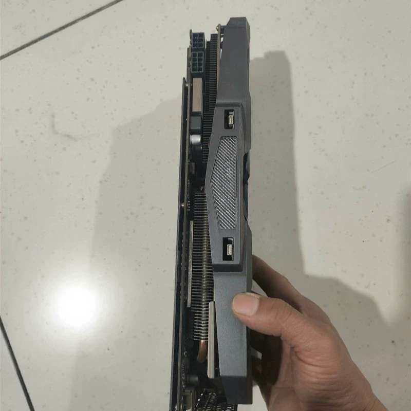 议价索泰1060 6g至尊plus 三风扇 2片 成色实物图