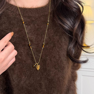 复古轻奢松果吊坠虎眼石冬季毛衣链高级感2026新款长项链百搭