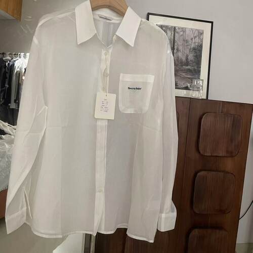 轻透绣花笑脸宽松通勤衬衫