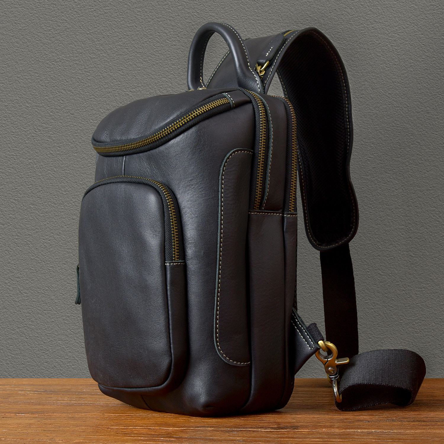 二十四街复古个性大容量男士胸包休闲小众设计单肩斜挎后背包