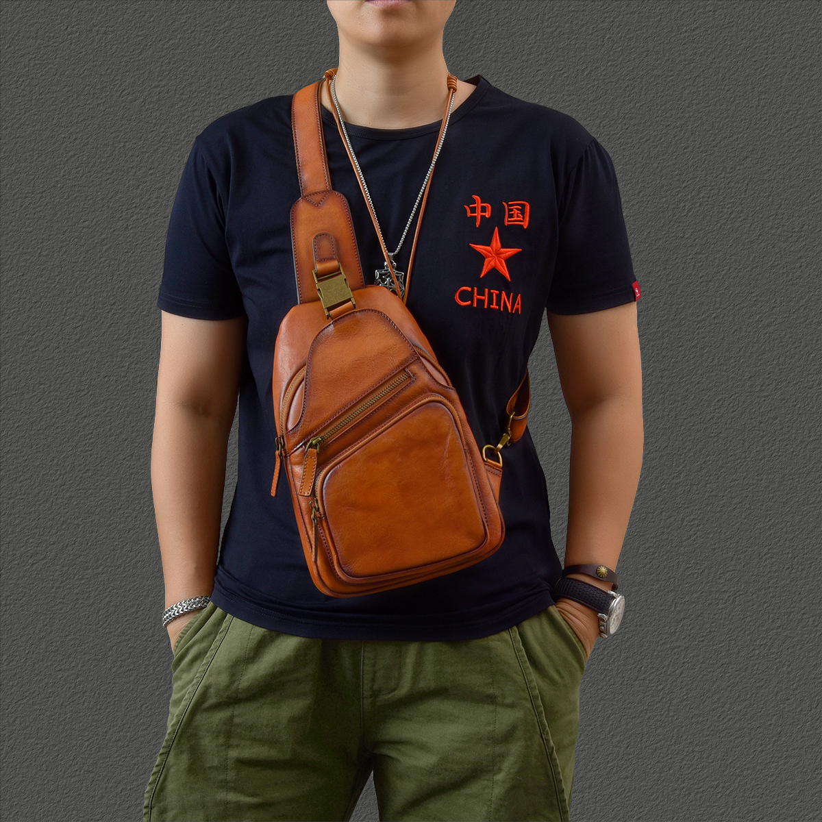 二十四街质感牛皮通勤胸包