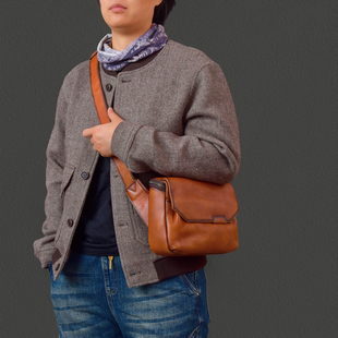 二十四街复古植鞣牛皮擦色男士通勤斜挎小包百搭休闲高级邮差男包