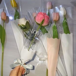 七夕情人节礼物单支LOVE鲜花包装袋玫瑰花厂家便宜花束摆摊ins风