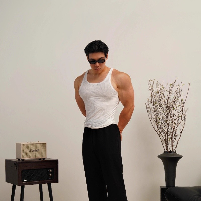 夏季男款细肩带显大修身背心