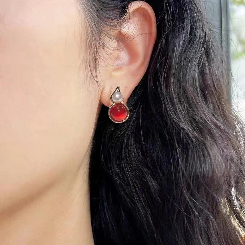 淡水珍珠中国红复古港风安可拉红珍珠耳钉高级感树脂焦糖5-6mm