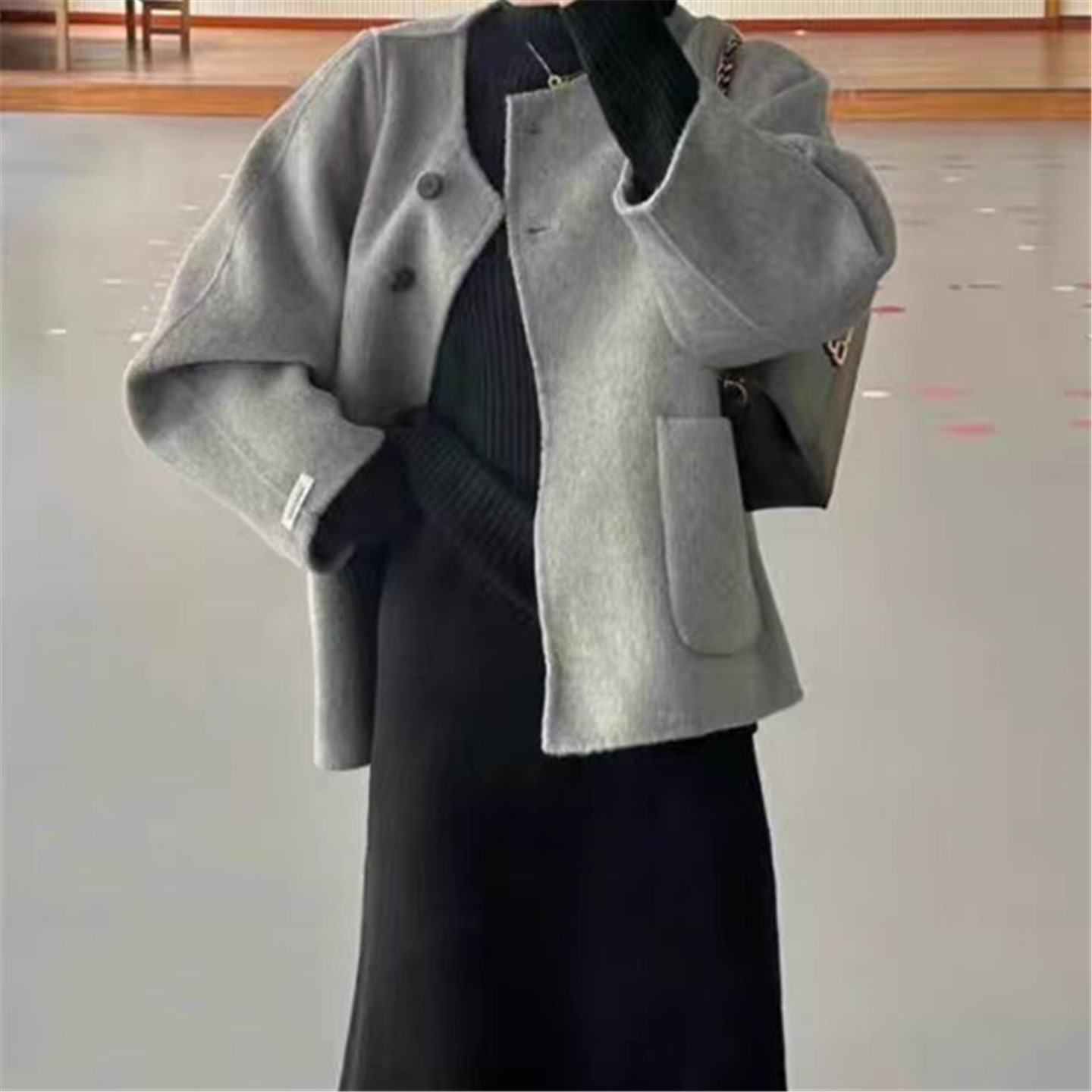 极简风灰色短款毛呢外套