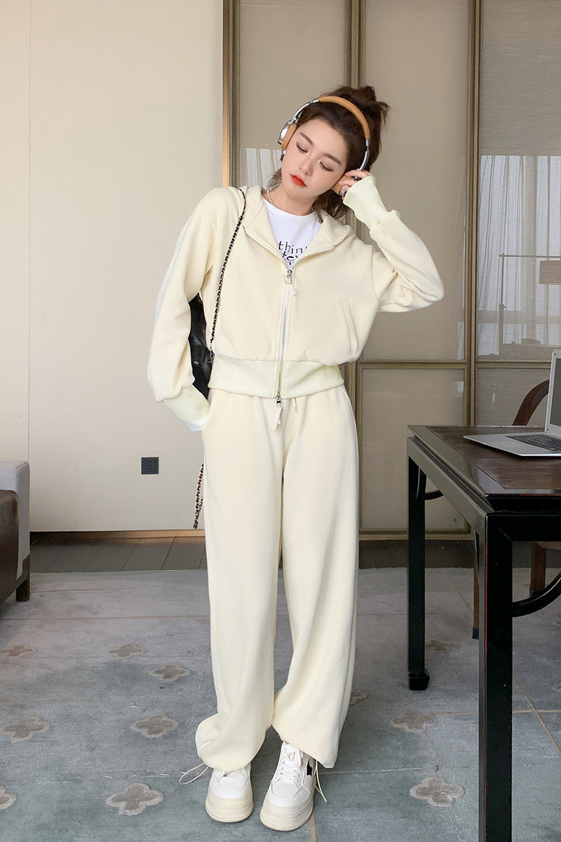 网红炸街卫衣休闲运动女2024年秋季新款俏皮活泼阔腿裤,女装运动套装,铱本正襟
