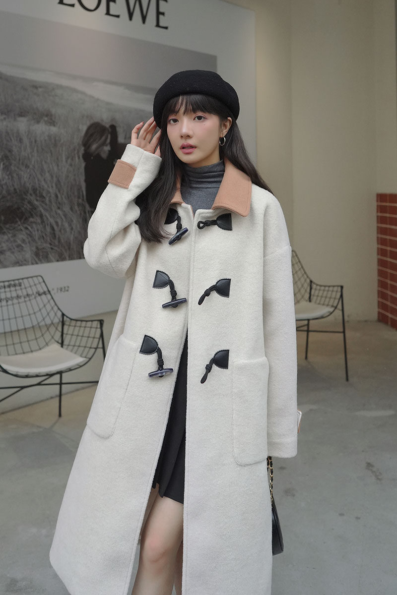 米白色牛角扣毛呢外套女小个子2022冬季新款加厚长款过膝呢子大衣,女装毛呢外套,铱本正襟
