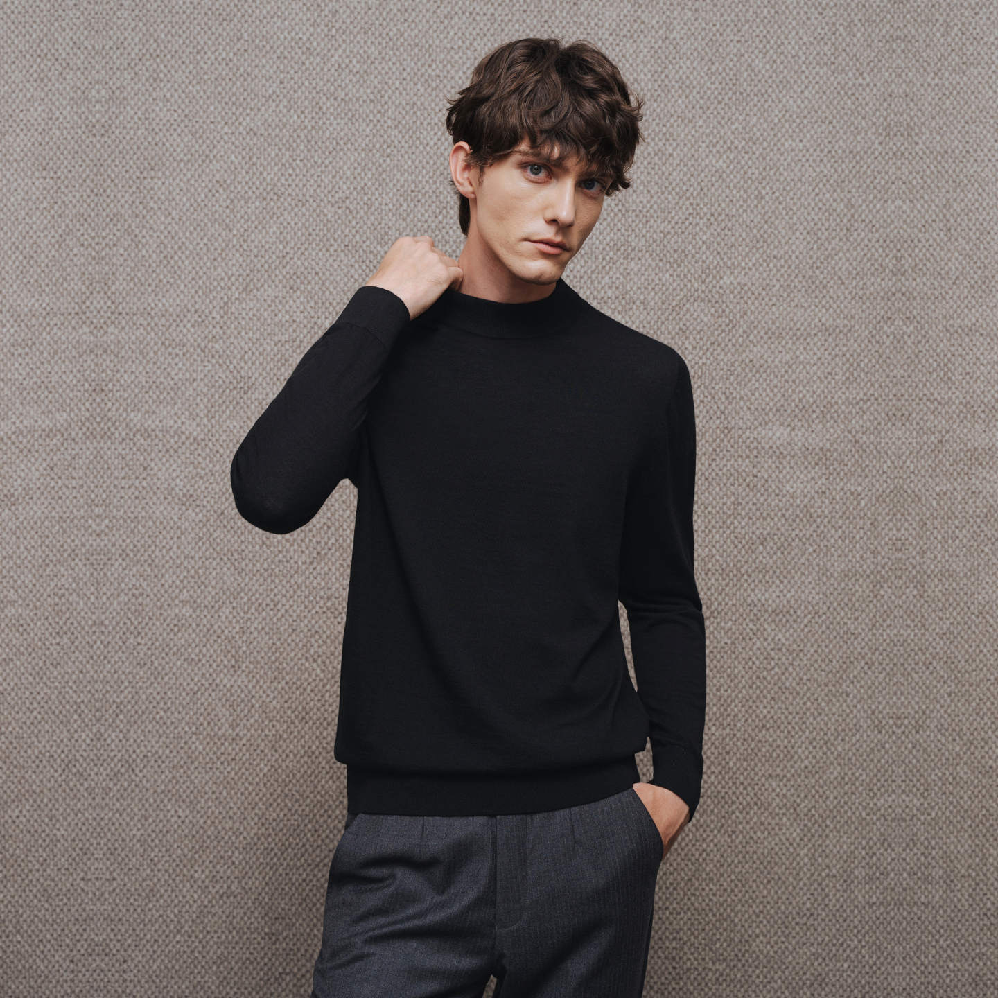 黑色羊毛羊绒毛衣男士