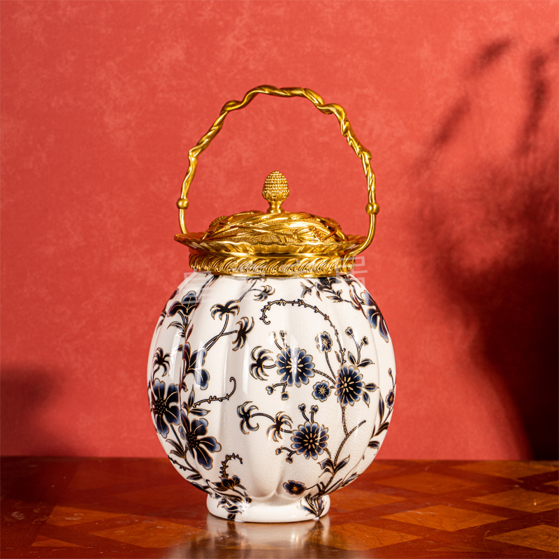 艺术瓜型提壶黄铜配陶瓷盖坛摆件