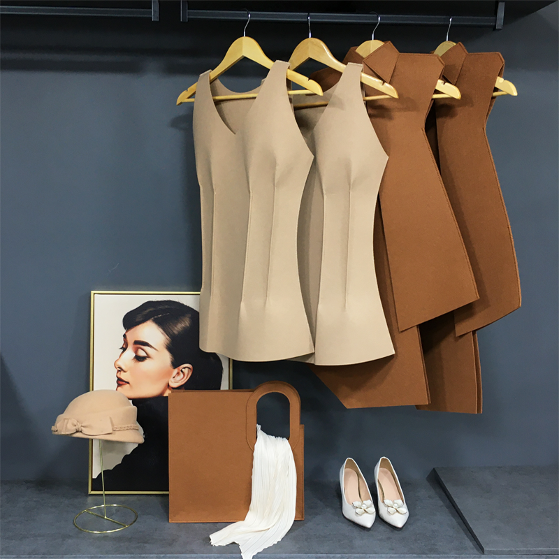 全屋定制样板房衣帽间衣柜摆件毛毡衣服道具女士裙子套装展厅陈列