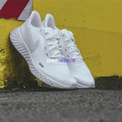 耐克轻便透气舒适运动鞋