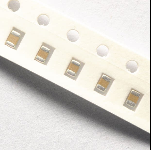 0805贴片电容   30pf (330) 精度 ±20% (100个/2元)