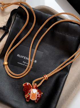 新中式红色滴釉小马编绳项链女2026新款马年轻奢小众高级感毛衣链