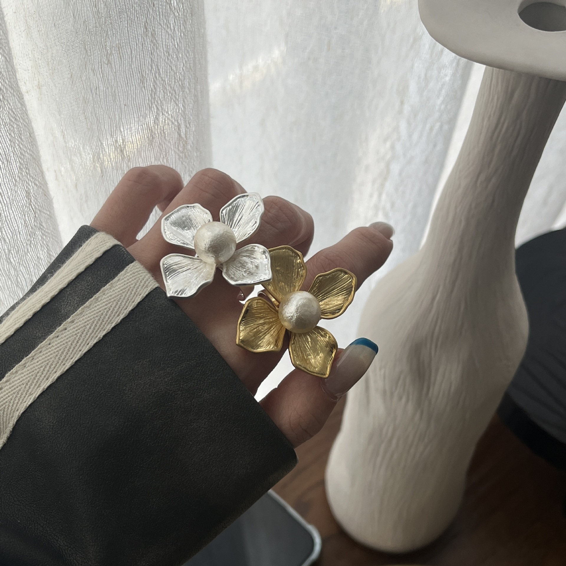 欧美复古珍珠花瓣夸张戒指金银两色花形设计感指环通勤百搭戒