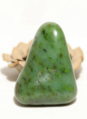 菠菜绿62.3克碧玉把件手玩件新疆和田玉籽料原石原料籽玉