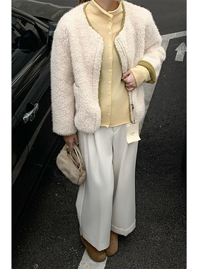 CoMo 白色皮毛一体短外套女温柔圆领软糯毛绒质感休闲保暖2185