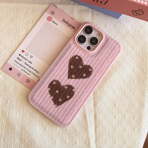 Brown Knitted Heart Phone Case Raised Anti-Drop Cover 适用 iPhone 17 Pro Max 16 15 14 13 12