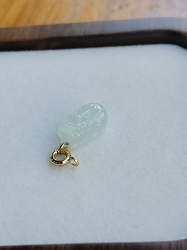 天然A货缅甸翡翠冰晴小滴溜挂件纯手工雕刻的貔貅挂件