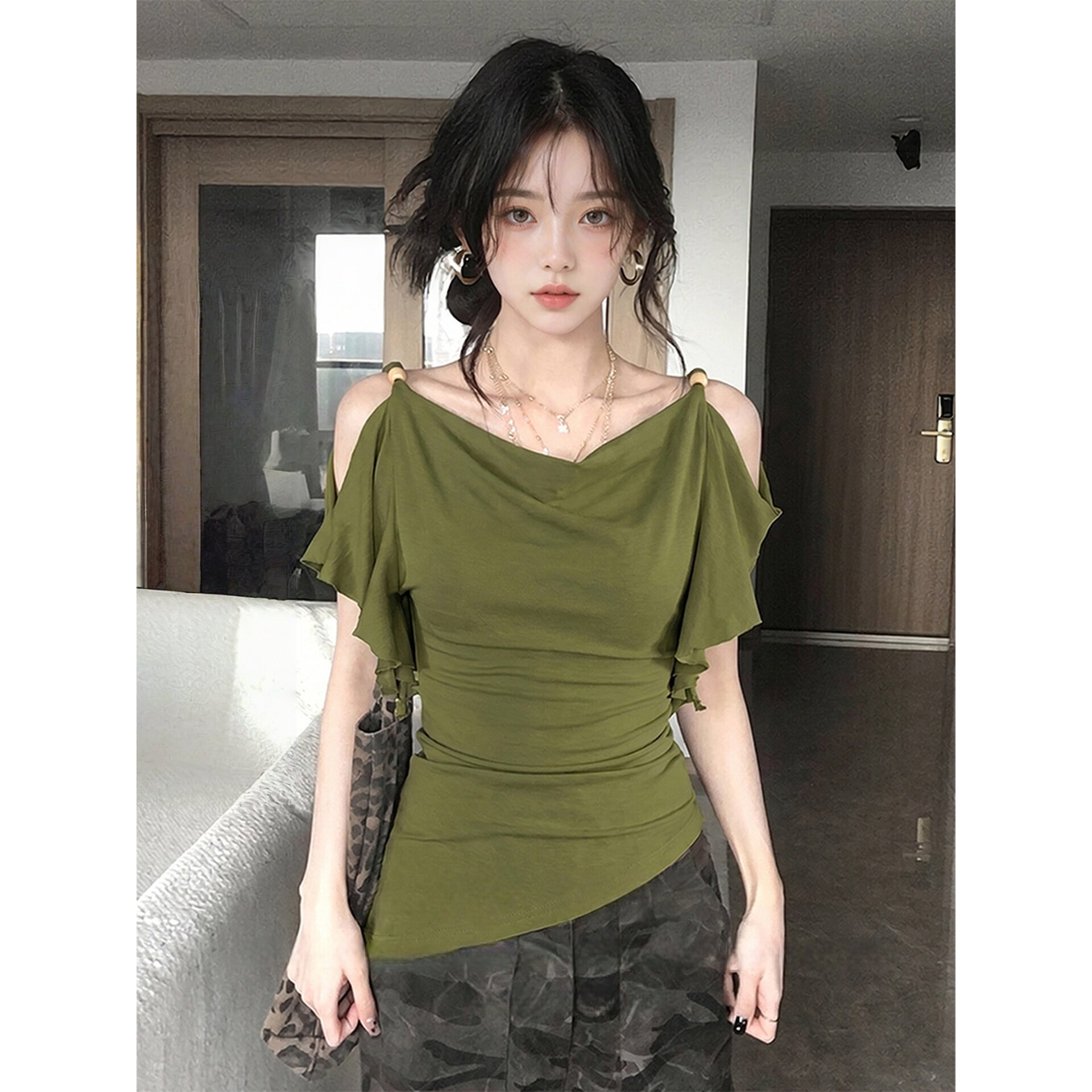 法式荡领荷叶边绿色露肩T恤女夏季不规则穿搭辣妹风收腰显瘦上衣