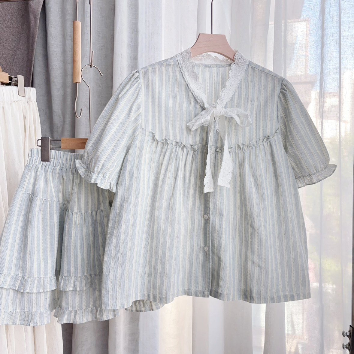 系带宽松小衫木耳边半身裙套装