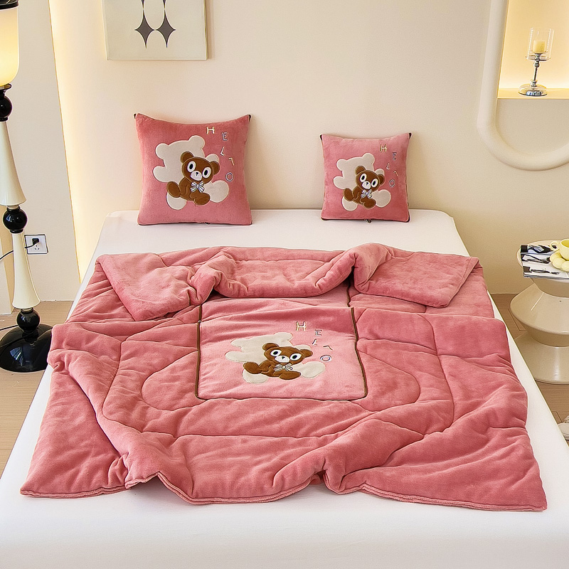 秋冬新款牛奶绒绅士小熊多功能抱枕被可水洗柔软亲肤家居