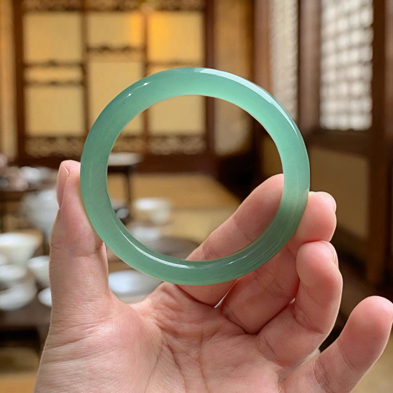 天然东陵玉手镯圆条冰果冻湖水绿镯子晴水绿玉镯轻奢学生媳妇细款