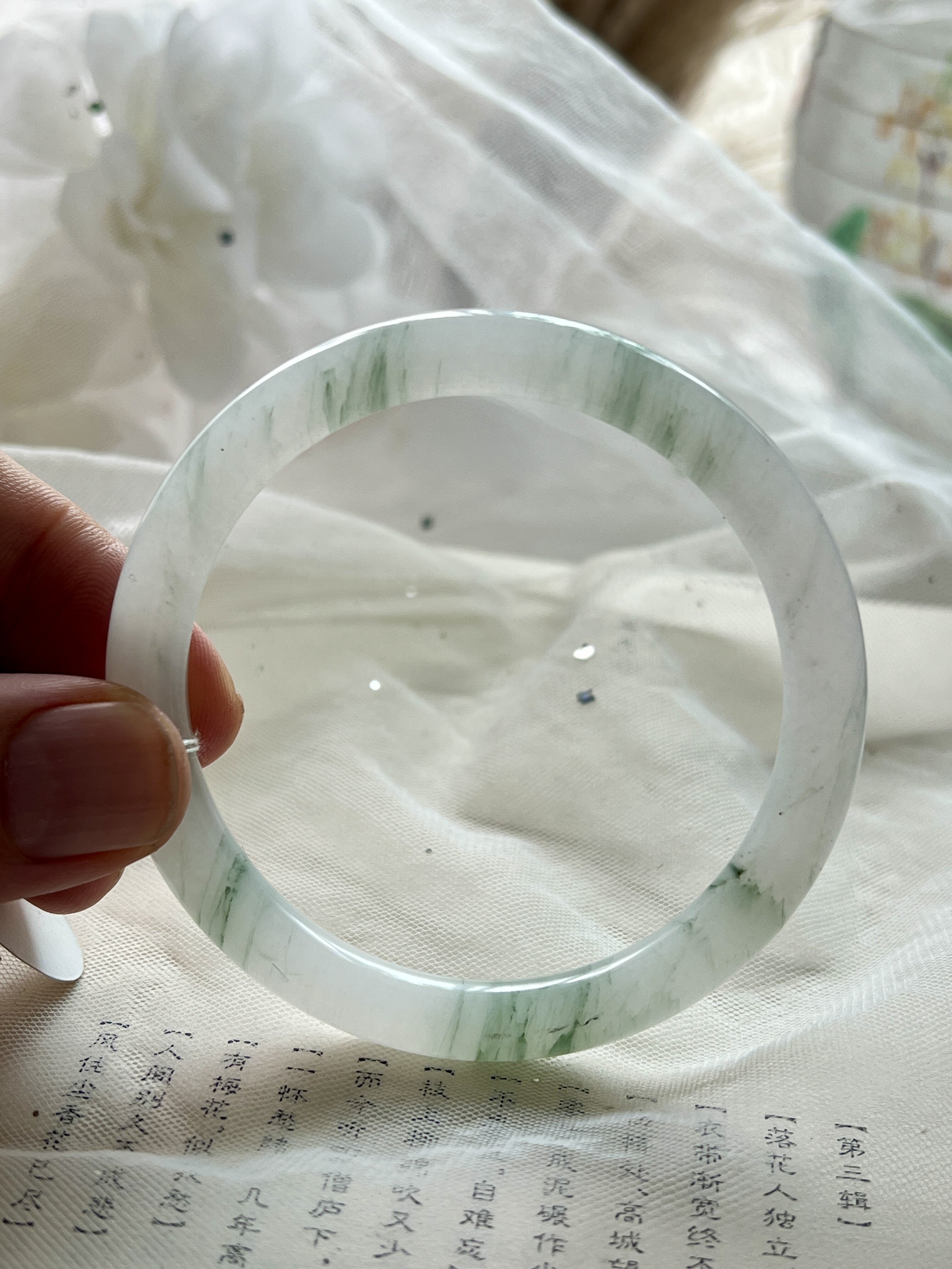 飘绿天山翠手镯显白细圆条60.5mm飘花玉镯新中式少女镯闺蜜媳N66