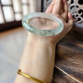 天然新疆天山翠手镯雪翠晕染飘花镯子正圈国风中式 玉镯女友蜜媳妇