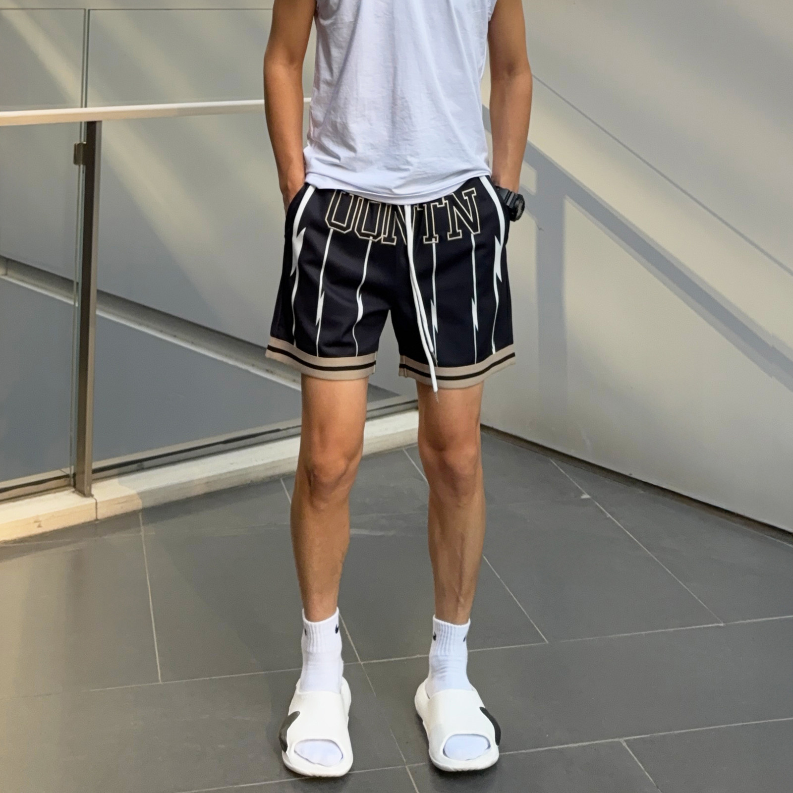 UNCLEBLUE运动短裤男美式篮球裤闪电网眼刺绣膝上训练健身休闲裤