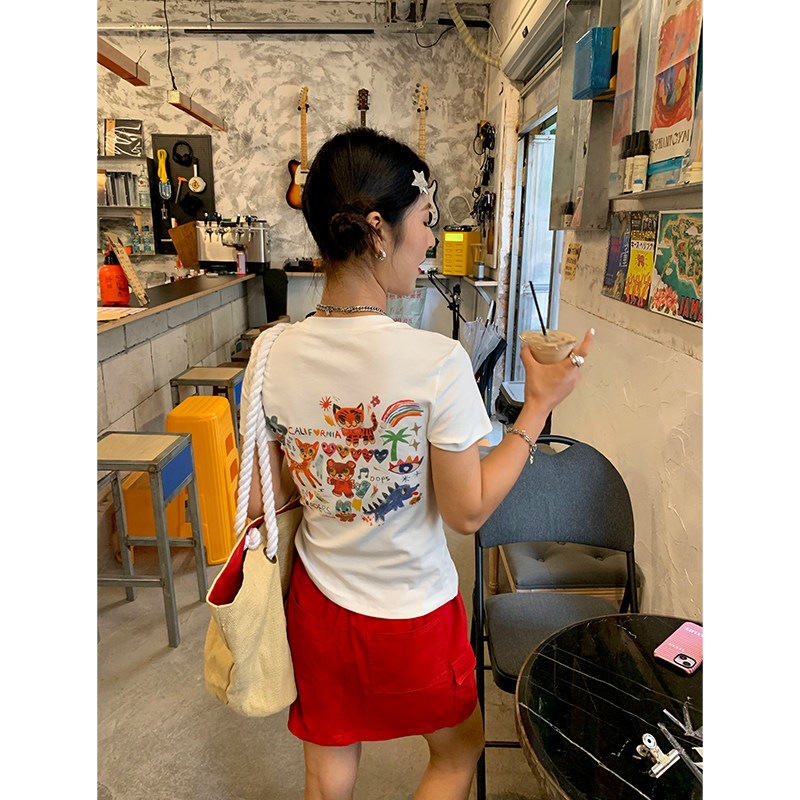 今屿花花 白色印花短袖t恤上衣女夏款新款2026显瘦正肩半袖修身