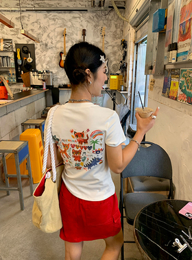 今屿花花 白色印花短袖t恤上衣女夏款新款2025显瘦正肩半袖修身