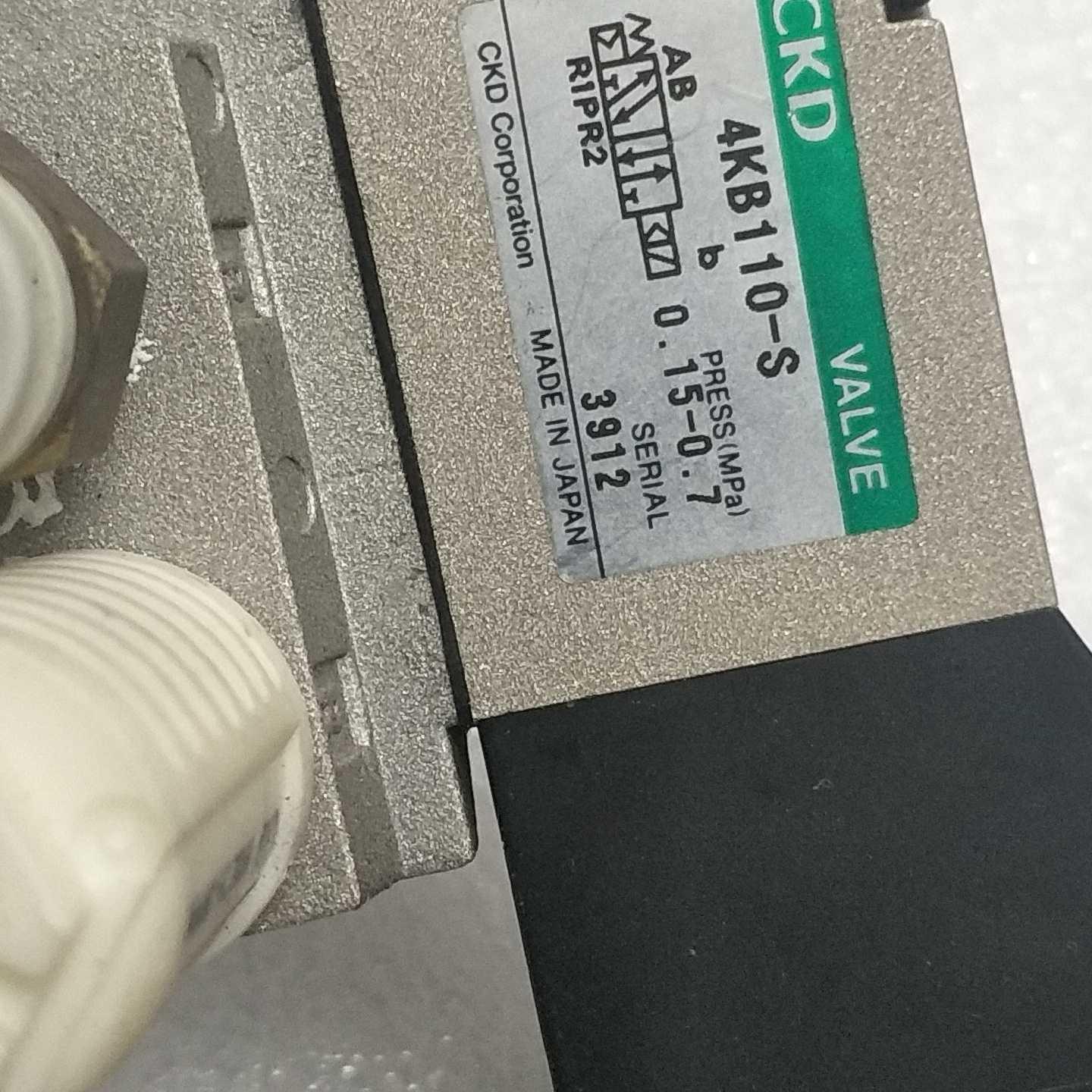 日本原装拆机CKd电磁阀DC24V 4KB110-S