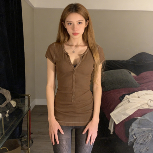 显瘦百搭辣妹上衣 修身 MSYOUCAN 欧美时髦极简纯色半开襟排扣T恤衫