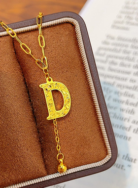 金店同款沙龙鳞字母D项链
