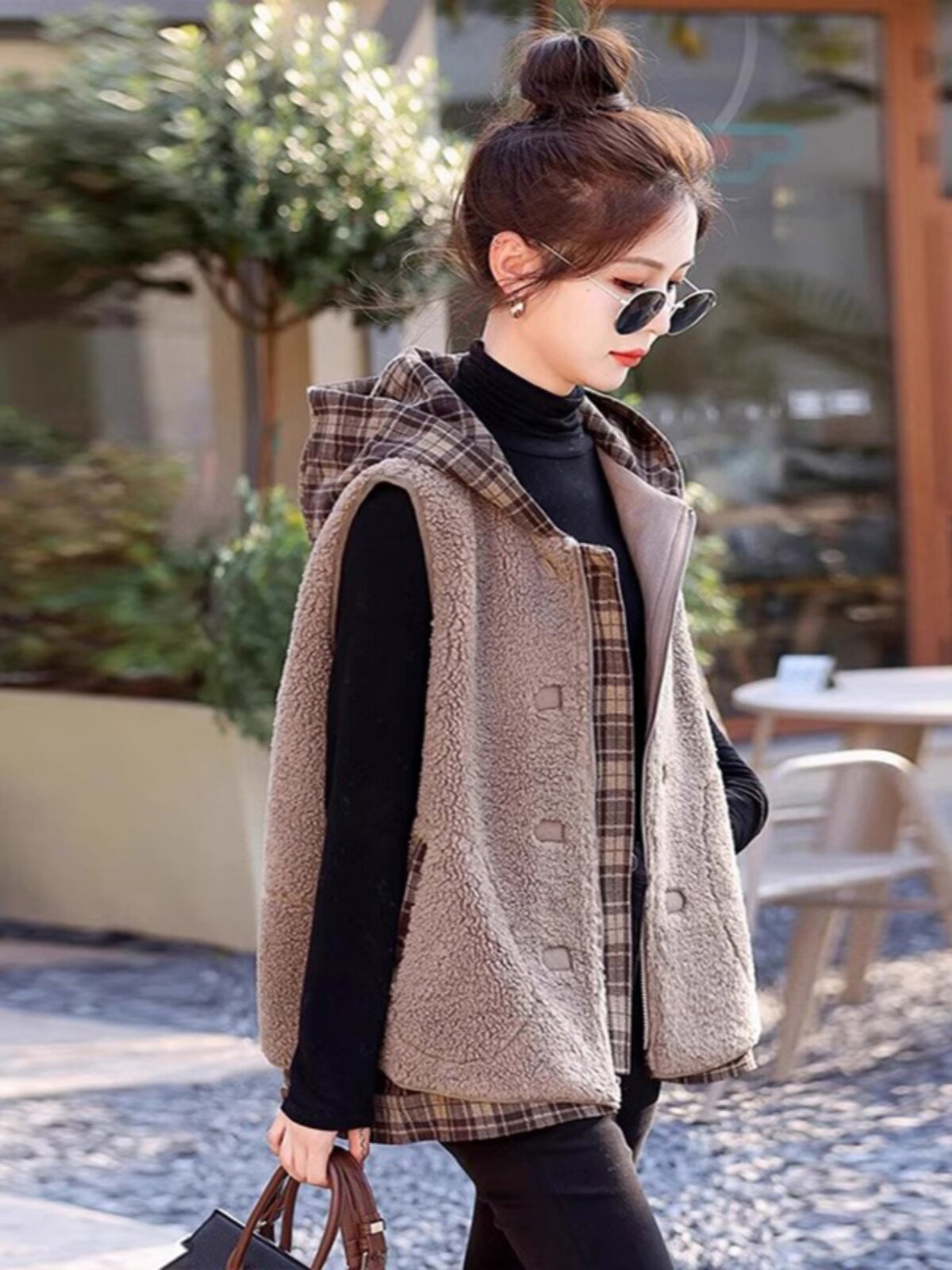 彷羊羔毛马甲女春秋季外穿2025新款皮毛一体坎肩连帽马夹背心外套