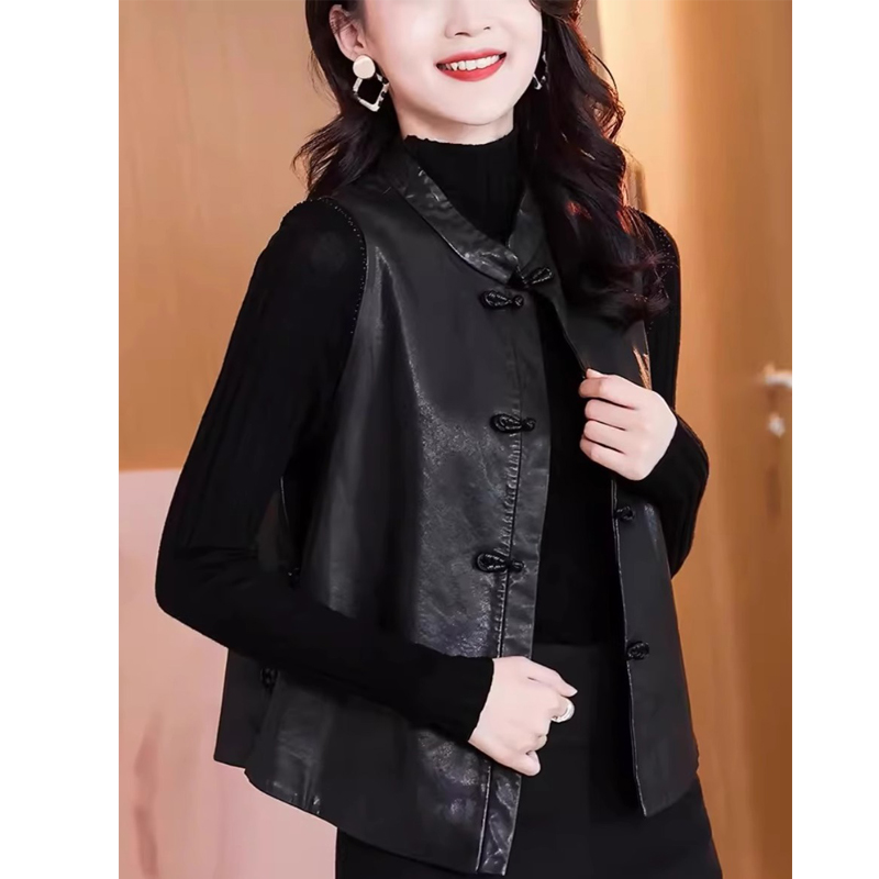 皮衣马甲女春秋外穿2025新款小个子中式国风盘扣马夹背心外套上衣