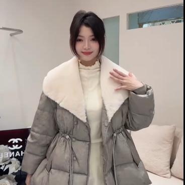 狐狸毛领新款收腰显瘦羽绒服外套