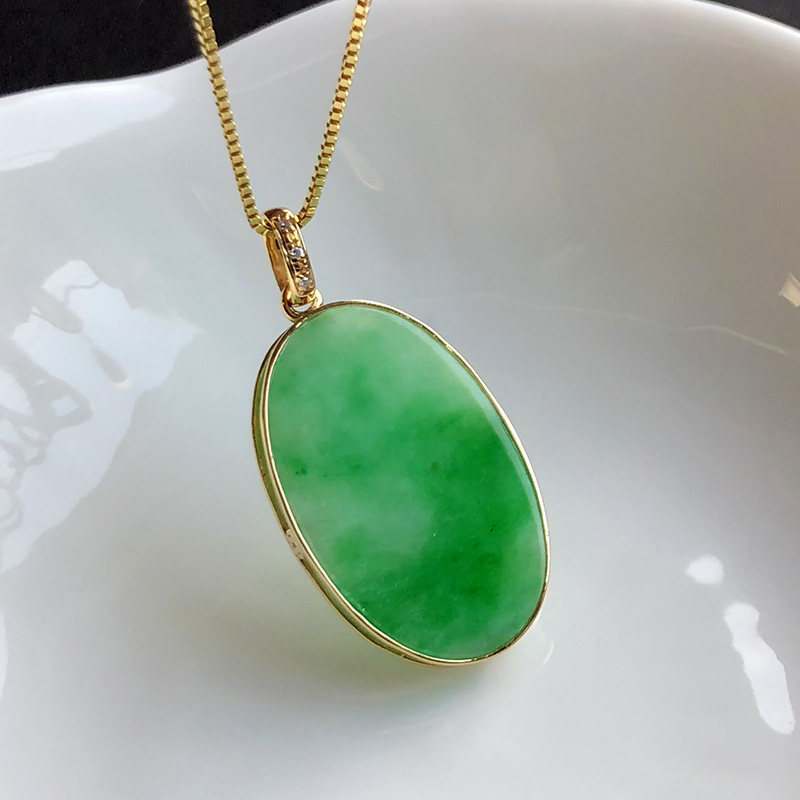 天然翡翠玉无事牌吊坠冰种阳绿椭圆形长条素面小牌子18k金镶嵌
