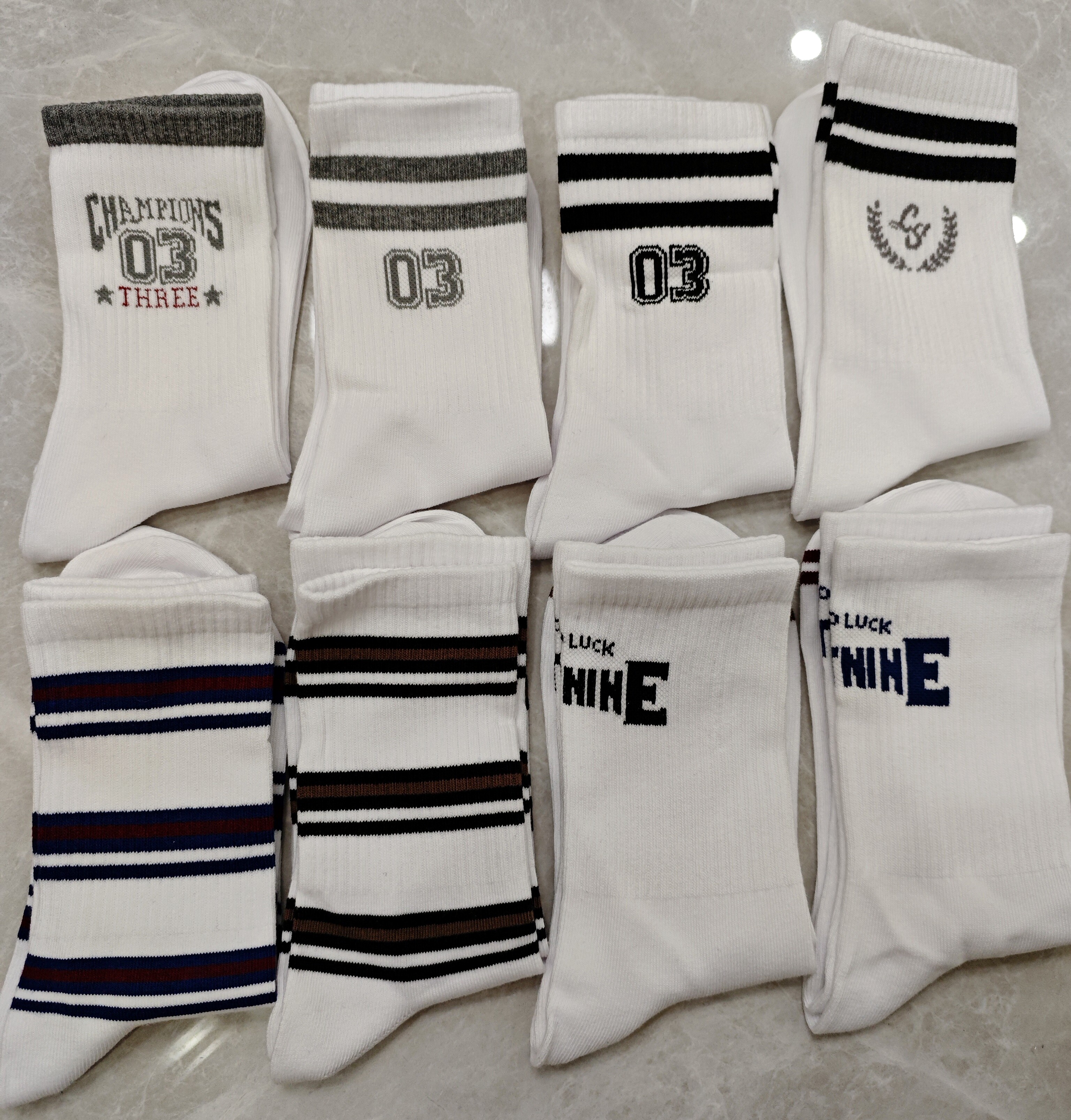 名创优品25秋冬新款5A抗菌男士运动中长筒袜黑白色莱卡棉男袜无骨