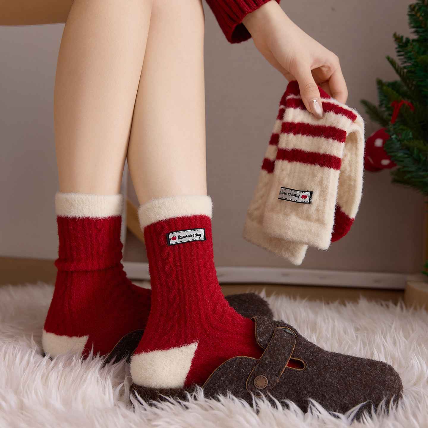 2026年新款本命年红色袜子女冬季加绒加厚保暖毛绒小狗刺绣中筒袜