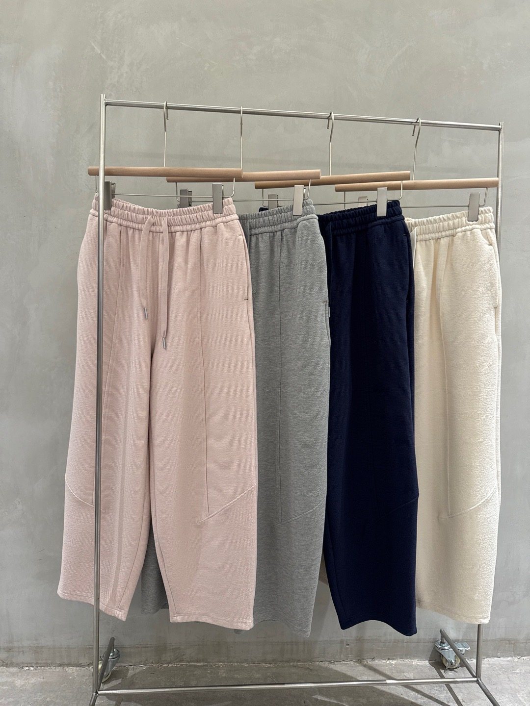 2026秋季新款韩版时尚百搭松紧腰抽绳休闲裤女宽松显瘦休闲裤潮,女装/女士精品,休闲裤,淘宝优惠券,粉丝福利购,淘宝优惠卷