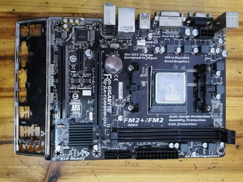 拆机技嘉F2A68HM-DS2+830K四核处理器板U