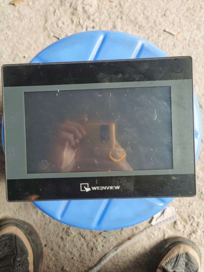 威纶通触摸屏TK6071ip1WV成色好就是屏幕上有